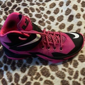 LEBRON SOLDIER 8 pink & black. Size 10.5.